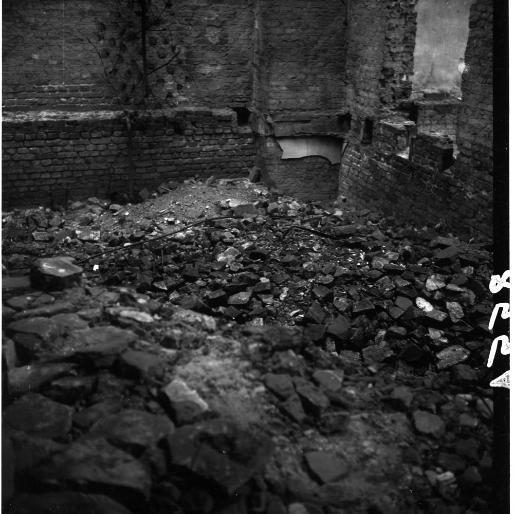 Negativ: Ruine, Blankenbergstraße 7, 1951 (Museen Tempelhof-Schöneberg/Herwarth Staudt CC BY-NC-SA)