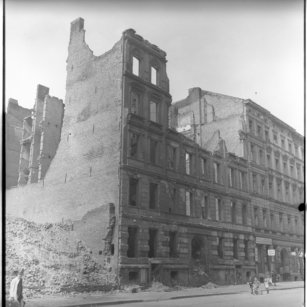 Negativ: Ruine, Blumenthalstraße 9, 1950 (Museen Tempelhof-Schöneberg/Herwarth Staudt CC BY-NC-SA)