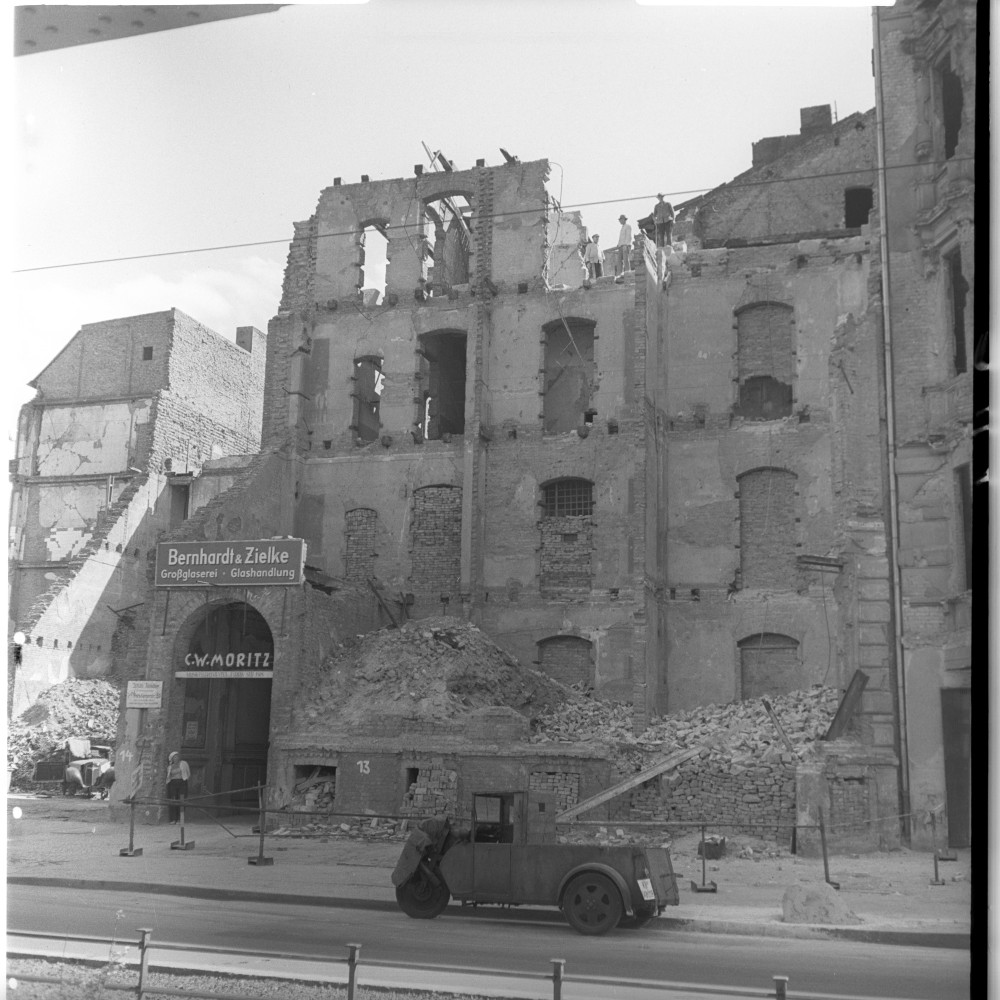 Negativ: Ruine, Bülowstraße 13, 1951 (Museen Tempelhof-Schöneberg/Herwarth Staudt CC BY-NC-SA)