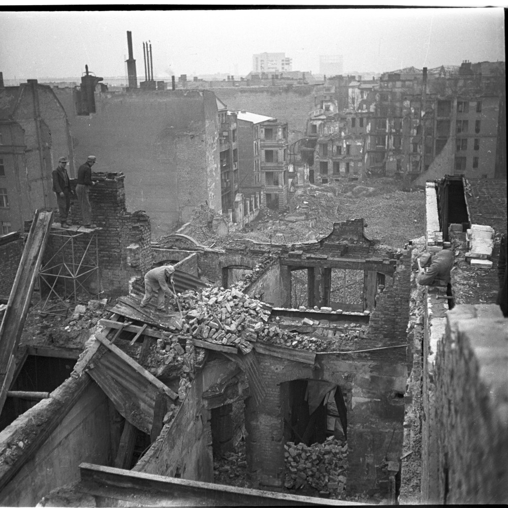 Negativ: Ruine, Bülowstraße 88, 1949 (Museen Tempelhof-Schöneberg/Herwarth Staudt CC BY-NC-SA)
