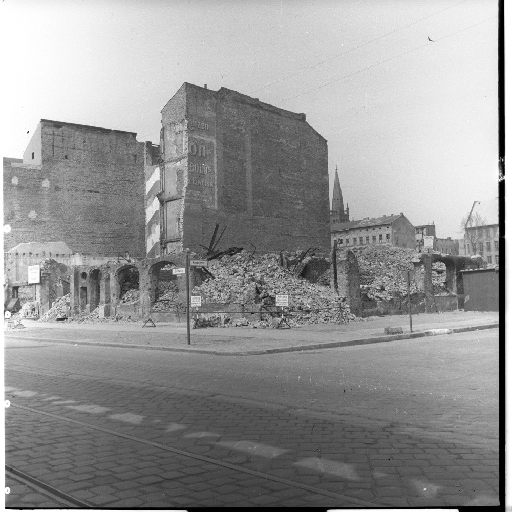 Negativ: Ruine, Bülowstraße 92, 1951 (Museen Tempelhof-Schöneberg/Herwarth Staudt CC BY-NC-SA)