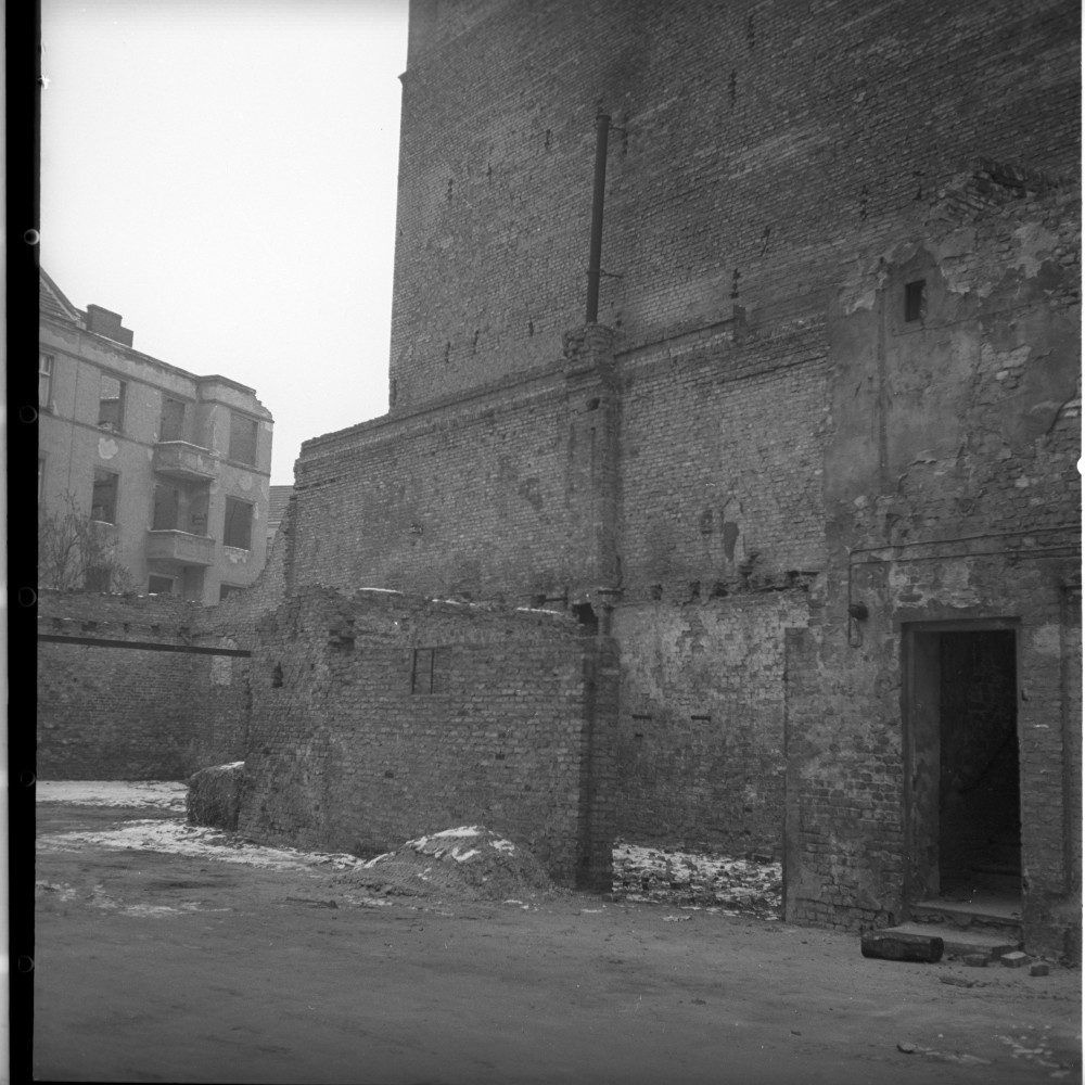 Negativ: Ruine, Büsingstraße 4, 1952 (Museen Tempelhof-Schöneberg/Herwarth Staudt CC BY-NC-SA)