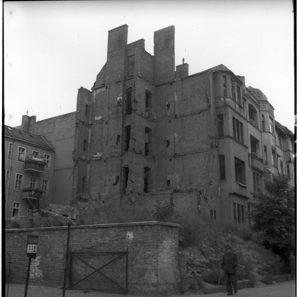Negativ: Ruine, Bundesallee 115, 1951 (Museen Tempelhof-Schöneberg/Herwarth Staudt CC BY-NC-SA)