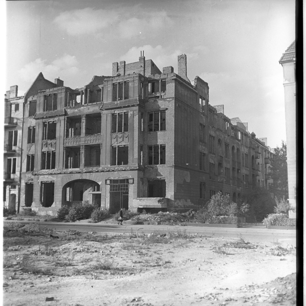 Negativ: Ruine, Canovastraße 4, 1949 (Museen Tempelhof-Schöneberg/Herwarth Staudt CC BY-NC-SA)