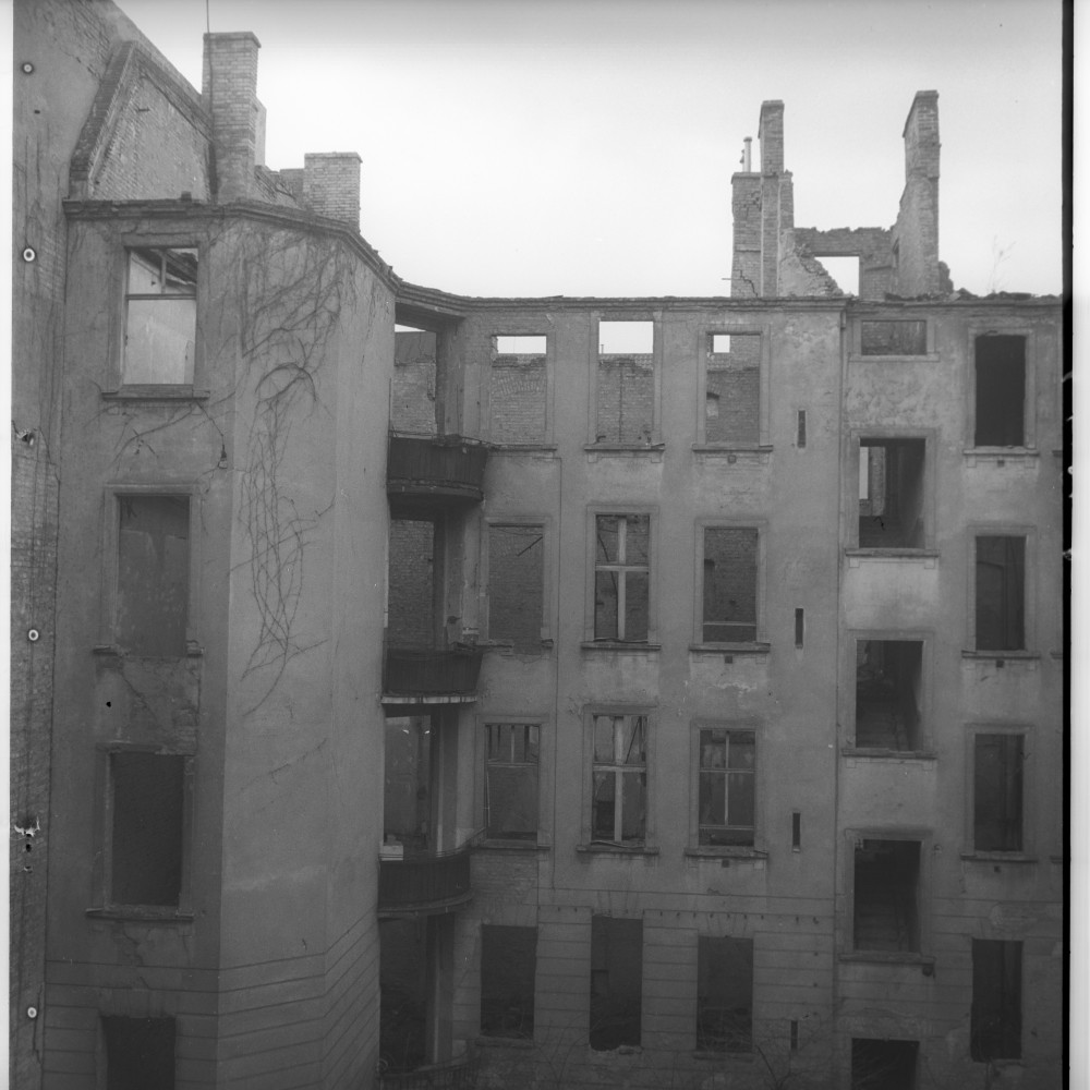 Negativ: Ruine, Cranachstraße 15, 1951 (Museen Tempelhof-Schöneberg/Herwarth Staudt CC BY-NC-SA)