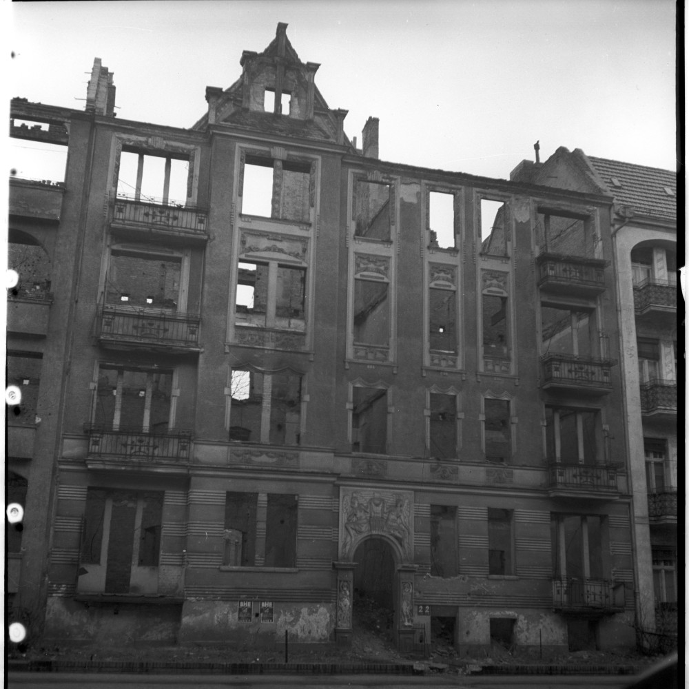 Negativ: Ruine, Cranachstraße 29-30, 1951 (Museen Tempelhof-Schöneberg/Herwarth Staudt CC BY-NC-SA)