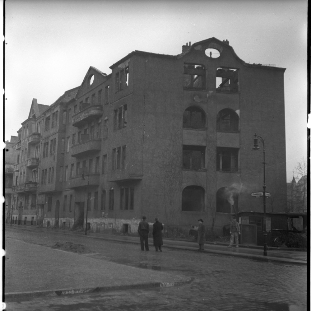 Negativ: Ruine, Cranachstraße 31-32, 1951 (Museen Tempelhof-Schöneberg/Herwarth Staudt CC BY-NC-SA)