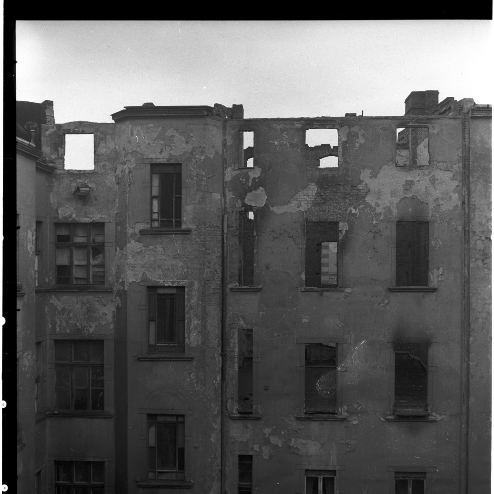Negativ: Ruine, Cranachstraße 56, 1950 (Museen Tempelhof-Schöneberg/Herwarth Staudt CC BY-NC-SA)