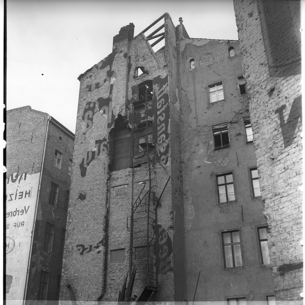 Negativ: Ruine, Dennewitzstraße 35, 1951 (Museen Tempelhof-Schöneberg/Herwarth Staudt CC BY-NC-SA)