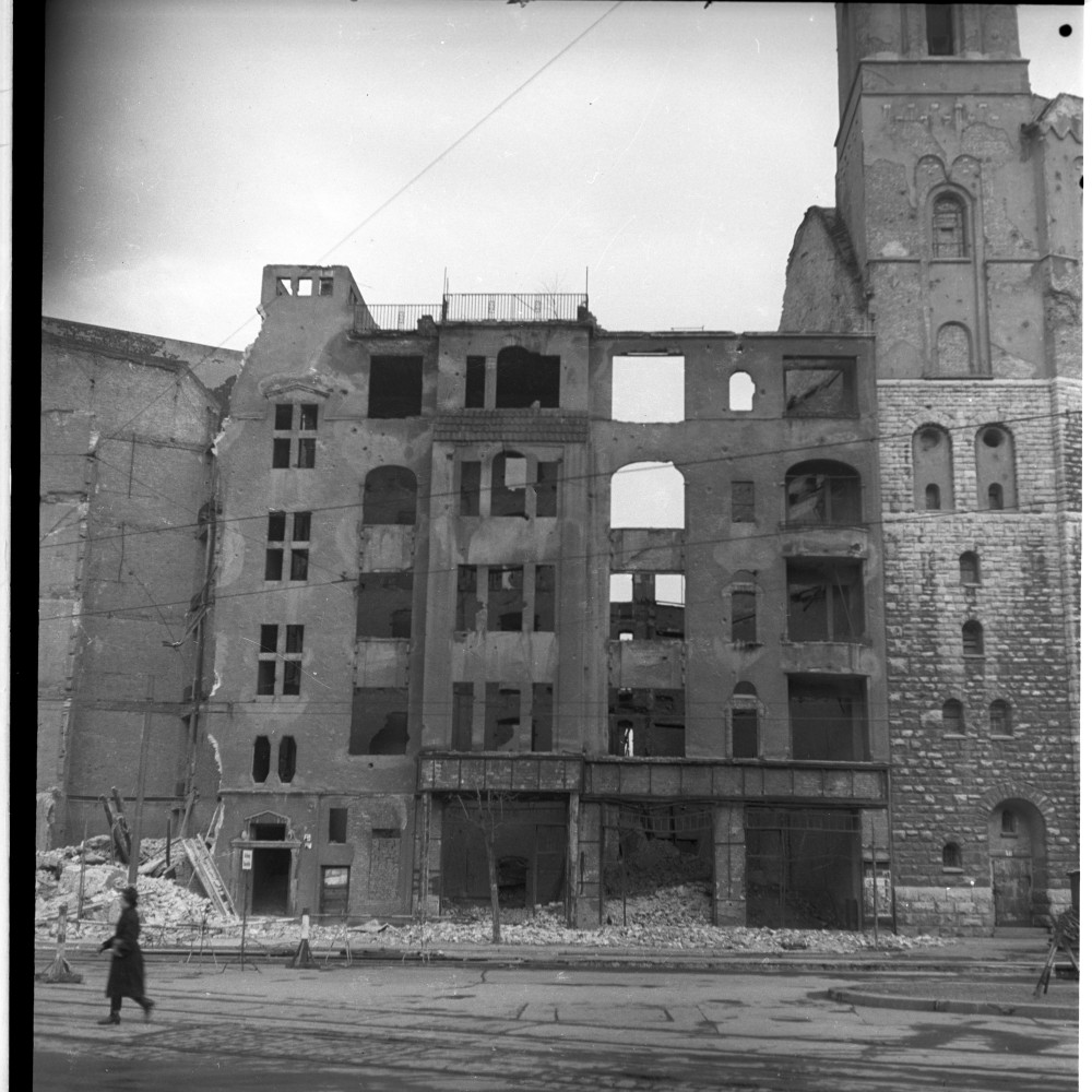 Negativ: Ruine, Dominicusstraße 15, 1951 (Museen Tempelhof-Schöneberg/Herwarth Staudt CC BY-NC-SA)