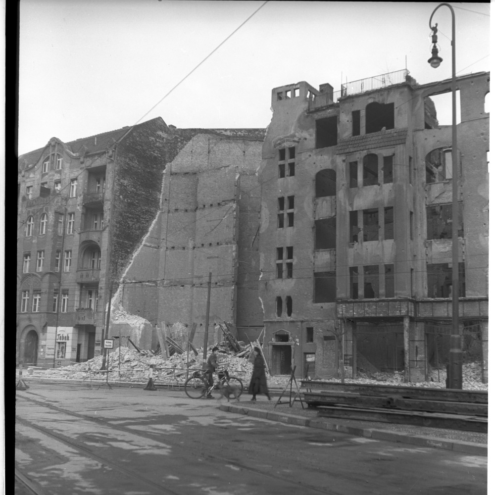 Negativ: Ruine, Dominicusstraße 15, 1951 (Museen Tempelhof-Schöneberg/Herwarth Staudt CC BY-NC-SA)