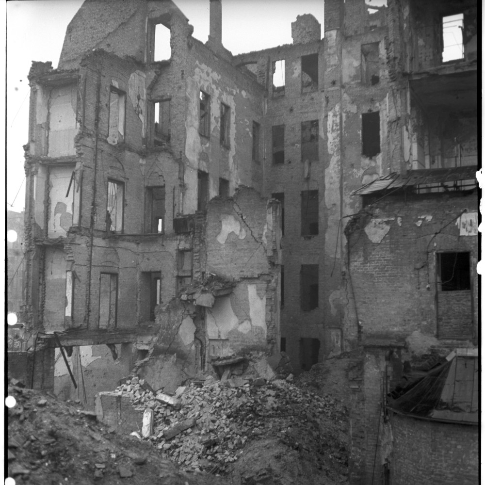 Negativ: Ruine, Dominicusstraße 19, 1951 (Museen Tempelhof-Schöneberg/Herwarth Staudt CC BY-NC-SA)