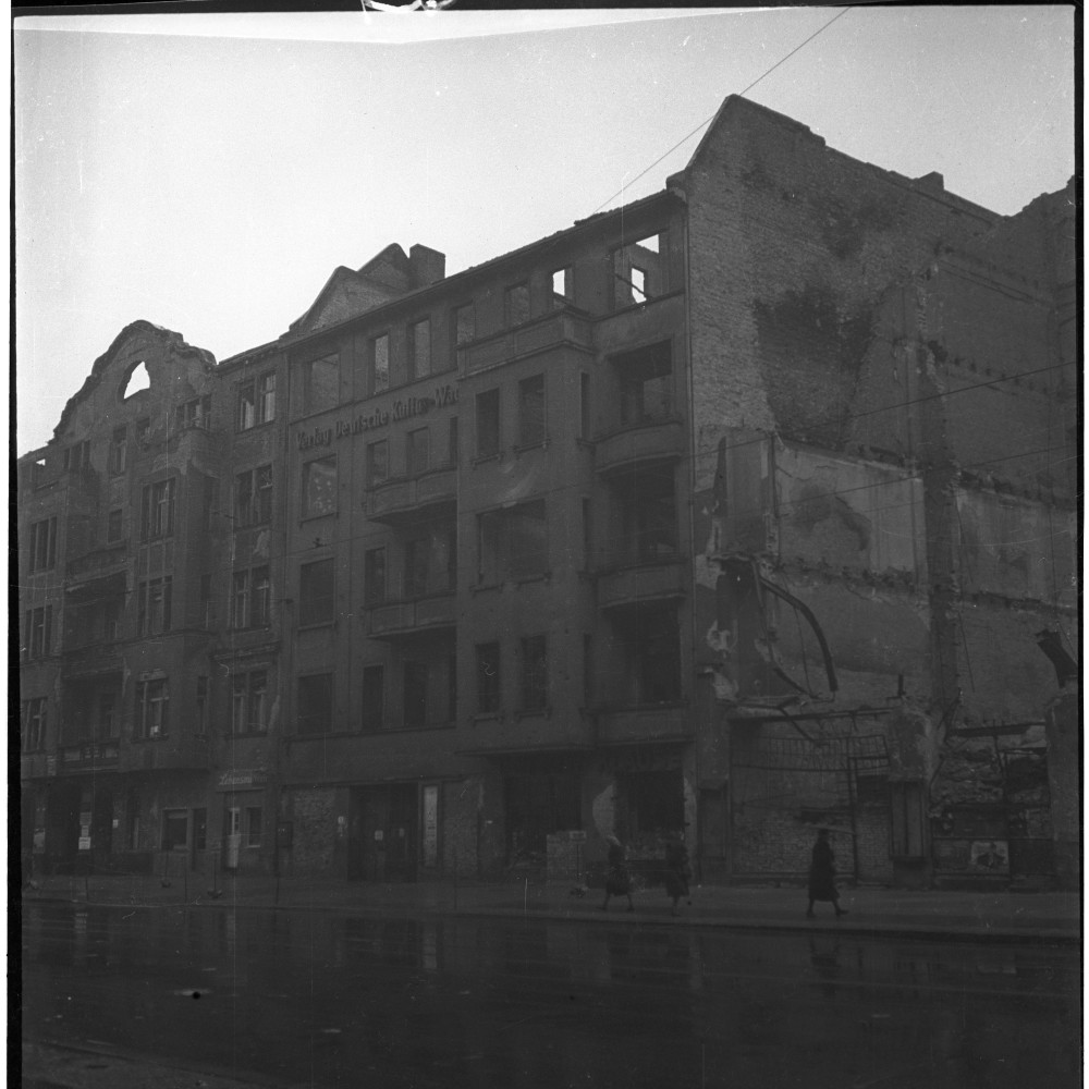 Negativ: Ruine, Dominicusstraße 5, 1949 (Museen Tempelhof-Schöneberg/Herwarth Staudt CC BY-NC-SA)