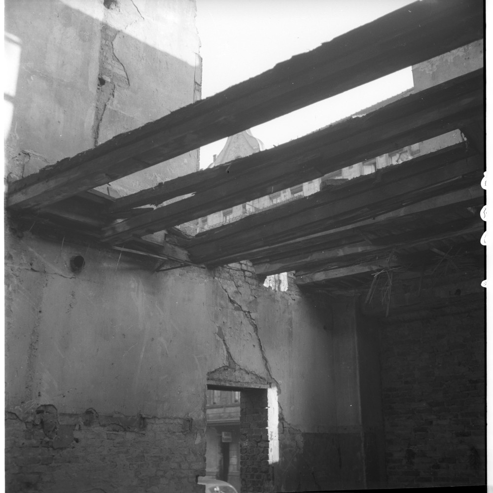 Negativ: Ruine, Ebersstraße 37, 1952 (Museen Tempelhof-Schöneberg/Herwarth Staudt CC BY-NC-SA)