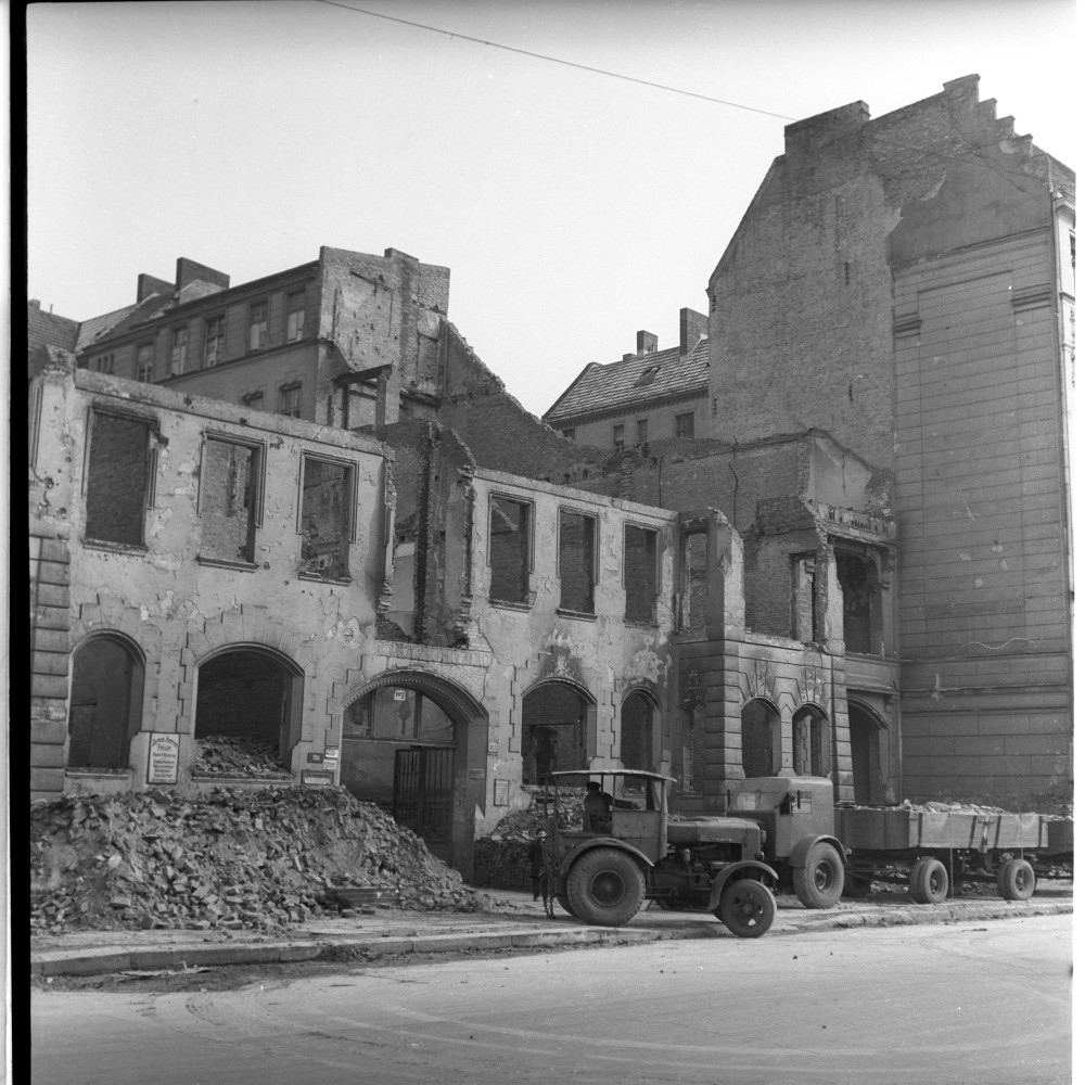 Negativ: Ruine, Eisenacher Straße 103, 1950 (Museen Tempelhof-Schöneberg/Herwarth Staudt CC BY-NC-SA)