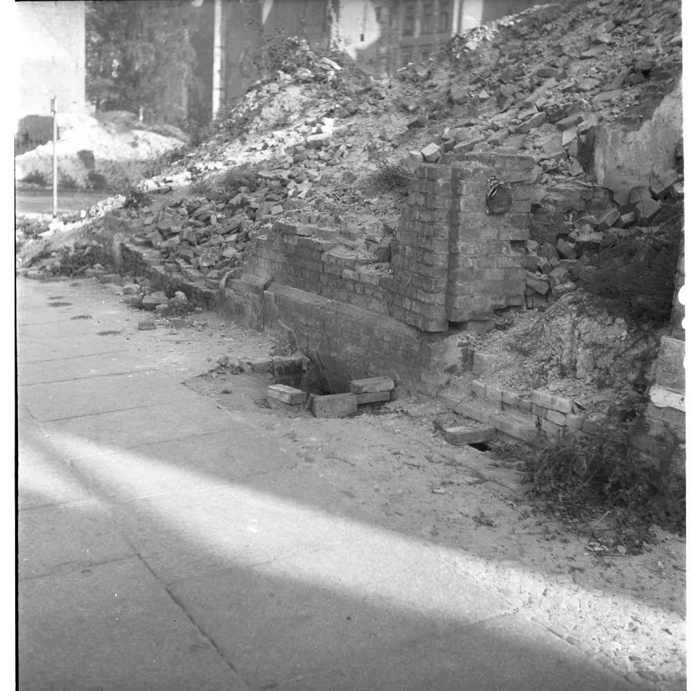 Negativ: Ruine, Eisenacher Straße 104, 1951 (Museen Tempelhof-Schöneberg/Herwarth Staudt CC BY-NC-SA)