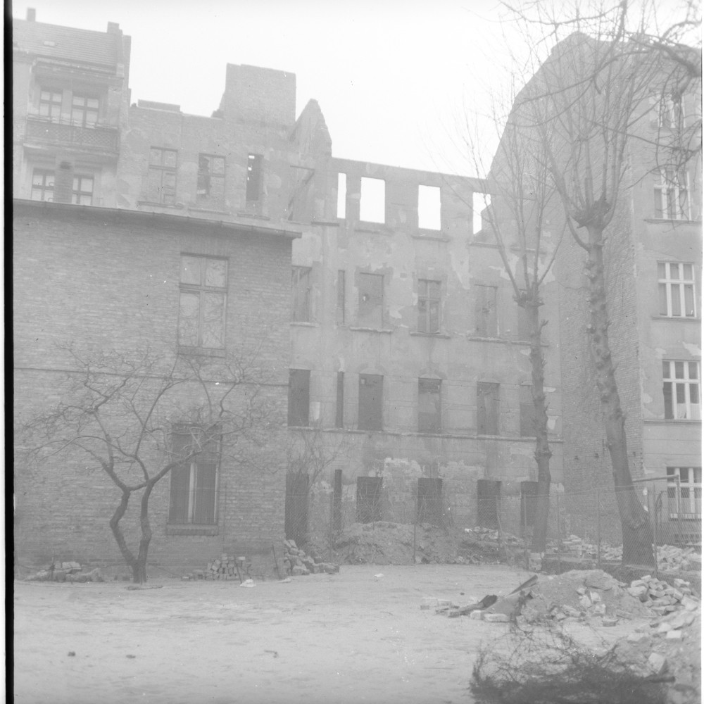 Negativ: Ruine, Eisenacher Straße 52, 1952 (Museen Tempelhof-Schöneberg/Herwarth Staudt CC BY-NC-SA)