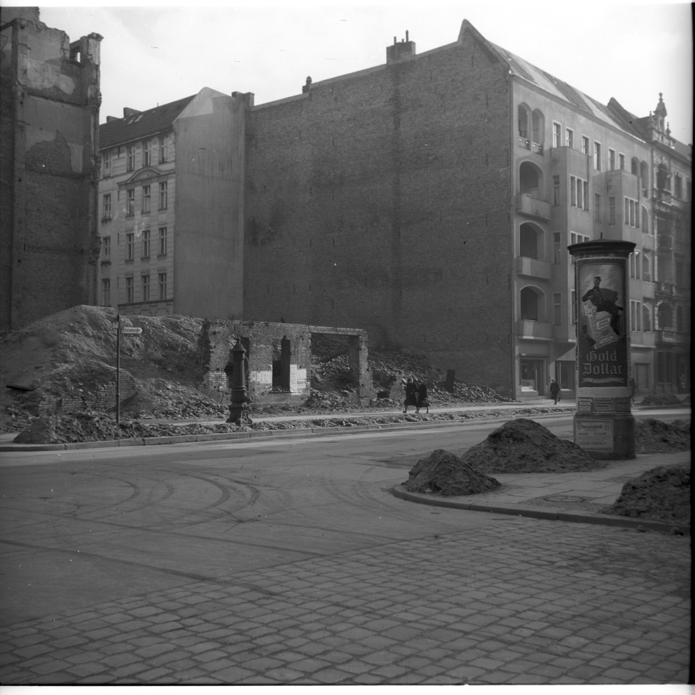 Negativ: Ruine, Eisenacher Straße 77, 1953 (Museen Tempelhof-Schöneberg/Herwarth Staudt CC BY-NC-SA)