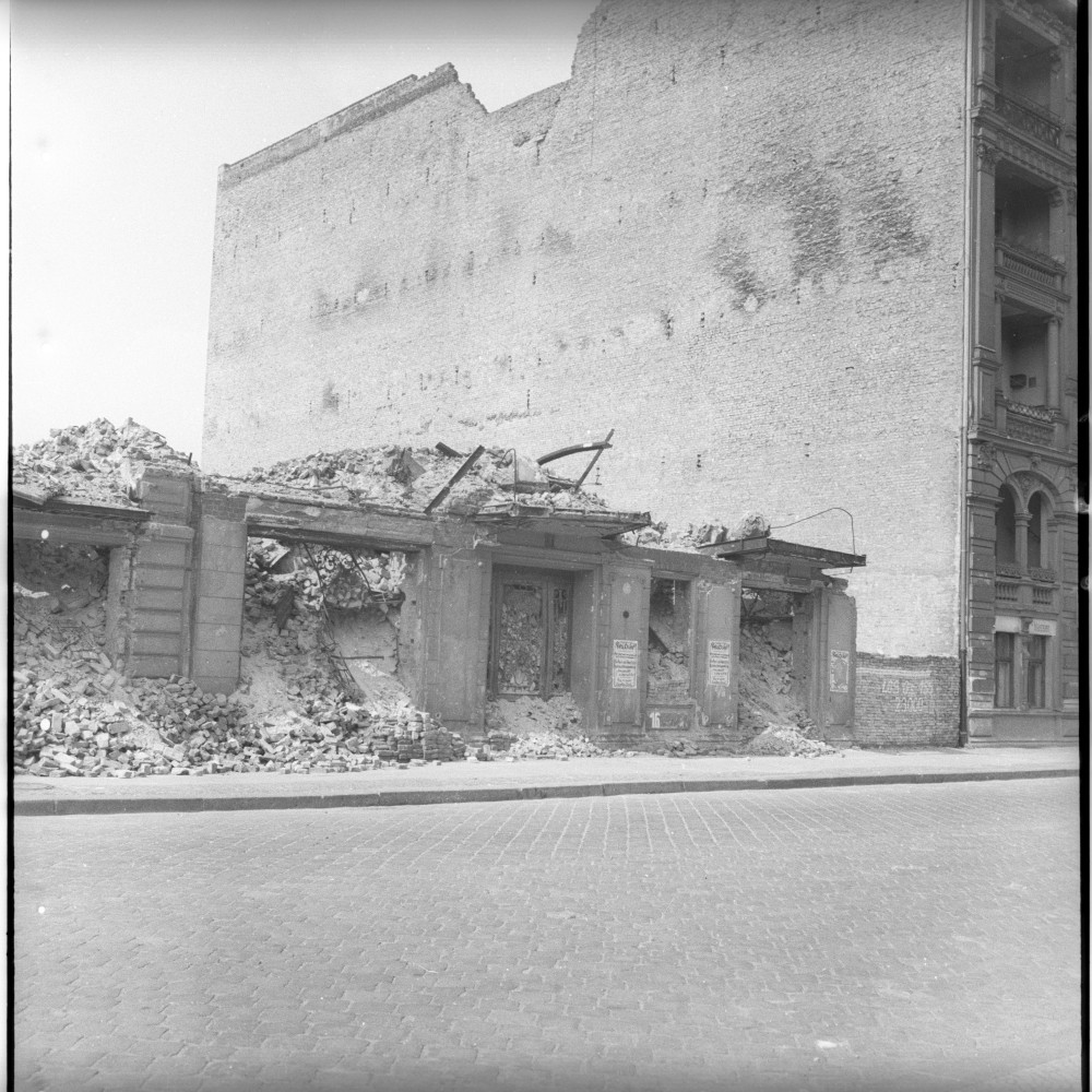 Negativ: Ruine, Elßholzstraße 19, 20, 1951 (Museen Tempelhof-Schöneberg/Herwarth Staudt CC BY-NC-SA)