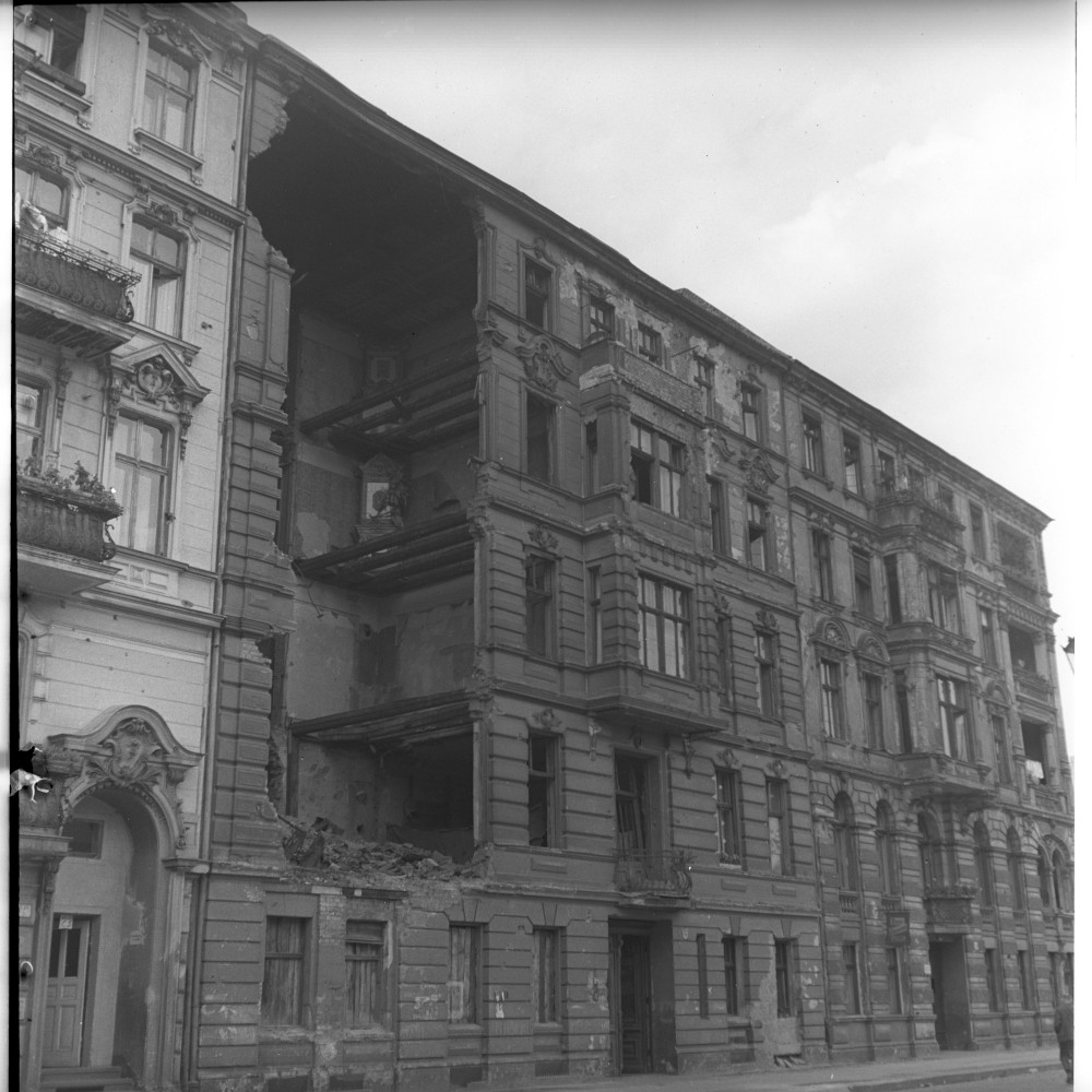 Negativ: Ruine, Elßholzstraße 22, 1950 (Museen Tempelhof-Schöneberg/Herwarth Staudt CC BY-NC-SA)