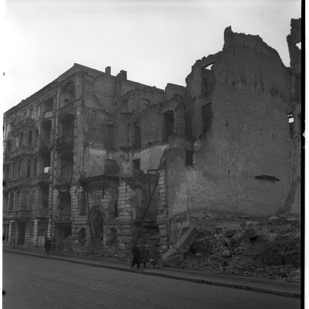Negativ: Ruine, Elßholzstraße 3, 1950 (Museen Tempelhof-Schöneberg/Herwarth Staudt CC BY-NC-SA)