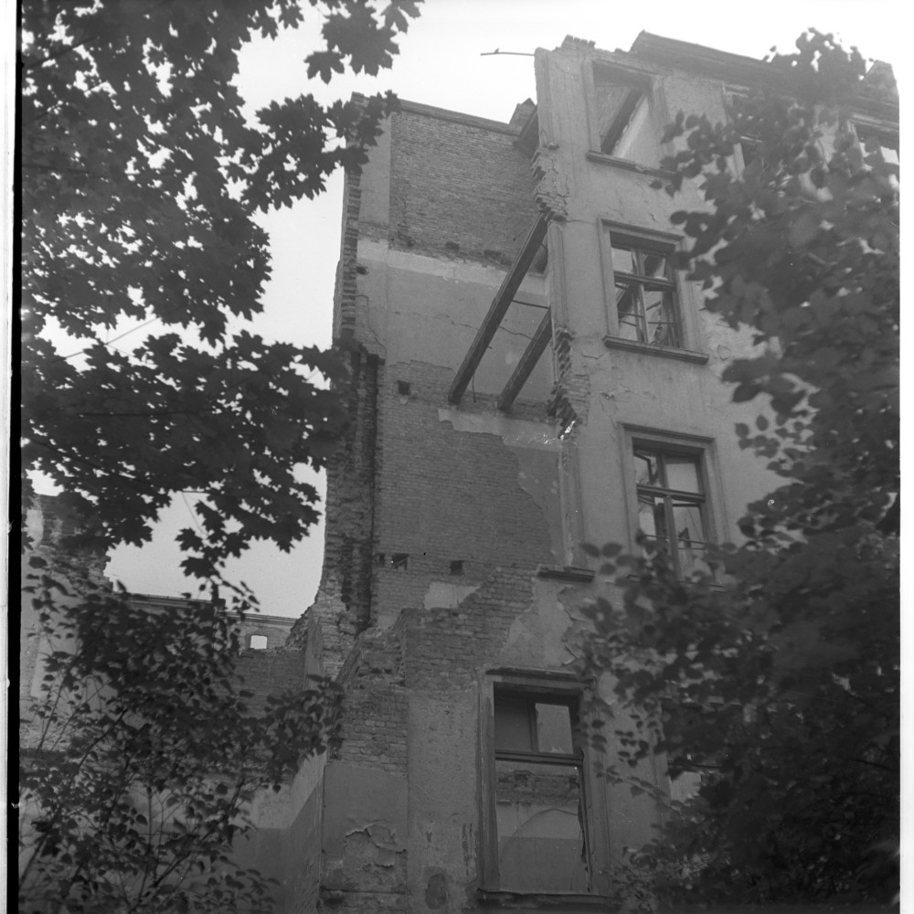 Negativ: Ruine, Elßholzstraße 6, 1950 (Museen Tempelhof-Schöneberg/Herwarth Staudt CC BY-NC-SA)