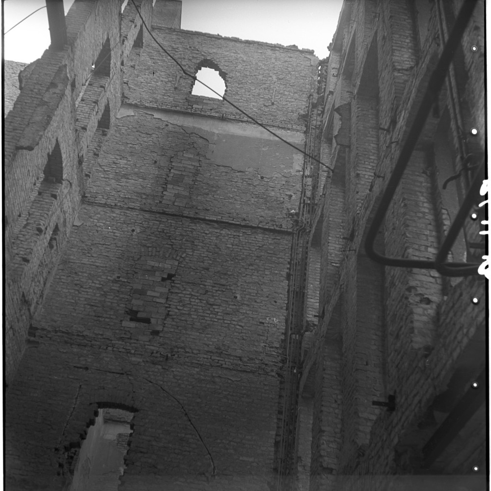 Negativ: Ruine, Fehlerstraße 6, 1951 (Museen Tempelhof-Schöneberg/Herwarth Staudt CC BY-NC-SA)