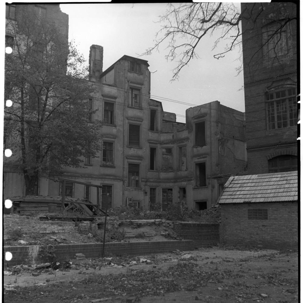 Negativ: Ruine, Feurigstraße 6, 1950 (Museen Tempelhof-Schöneberg/Herwarth Staudt CC BY-NC-SA)
