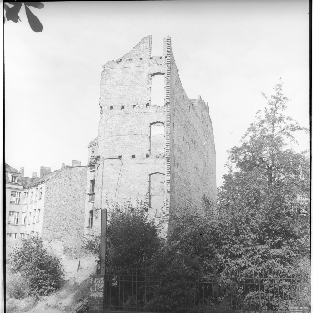 Negativ: Ruine, Fregestraße 30, 1951 (Museen Tempelhof-Schöneberg/Herwarth Staudt CC BY-NC-SA)