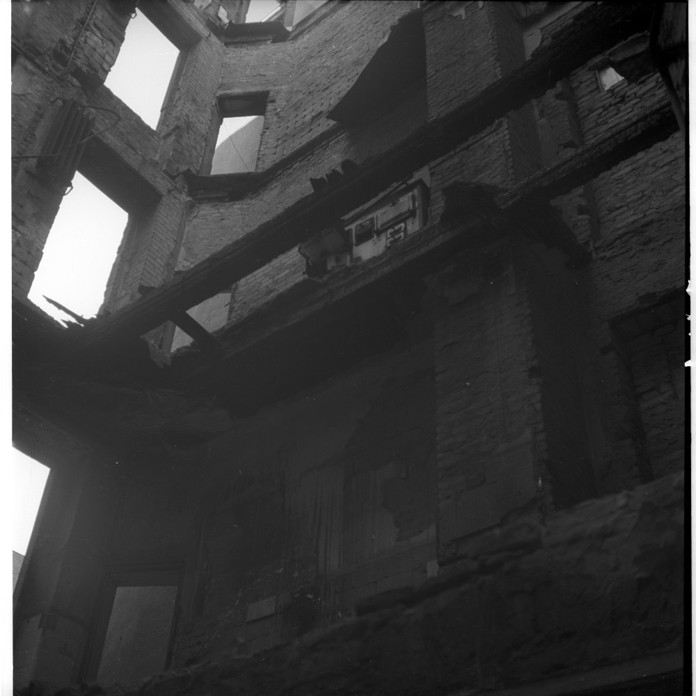 Negativ: Ruine, Fregestraße 8, 1951 (Museen Tempelhof-Schöneberg/Herwarth Staudt CC BY-NC-SA)