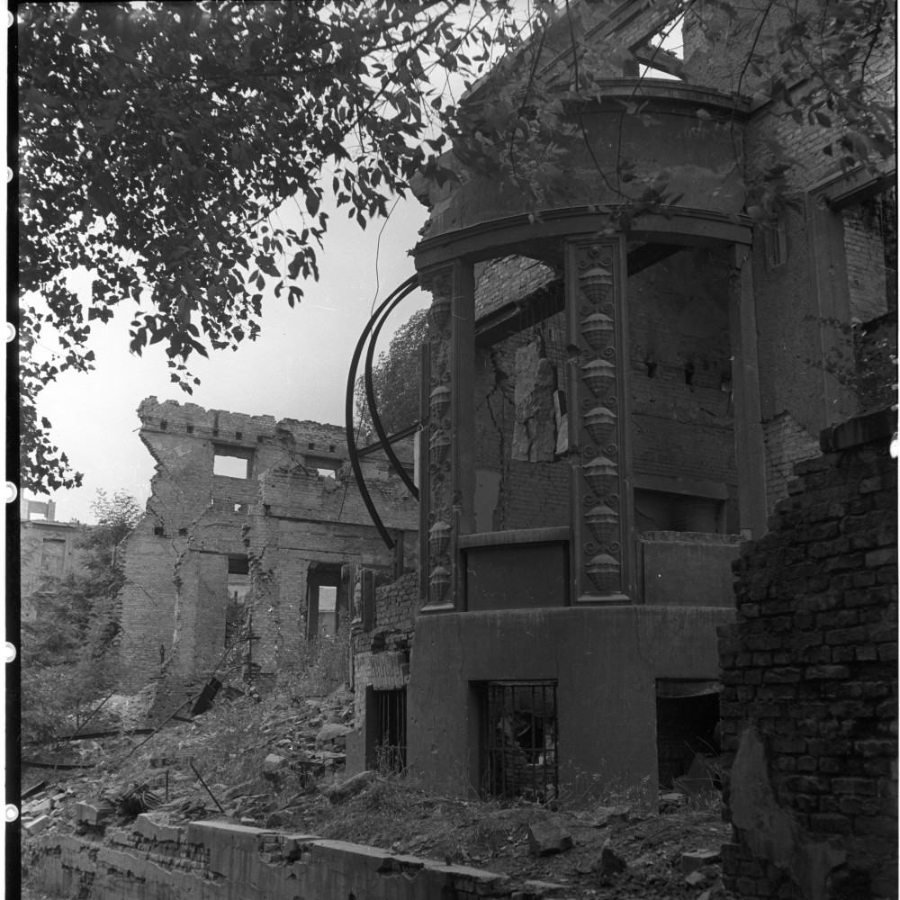 Negativ: Ruine, Freiherr-vom-Stein-Straße 17-18, 1950 (Museen Tempelhof-Schöneberg/Herwarth Staudt CC BY-NC-SA)