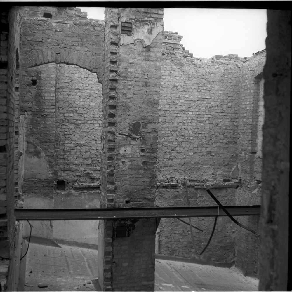 Negativ: Ruine, Friedrich-Wilhelm-Platz 17, 1953 (Museen Tempelhof-Schöneberg/Herwarth Staudt CC BY-NC-SA)