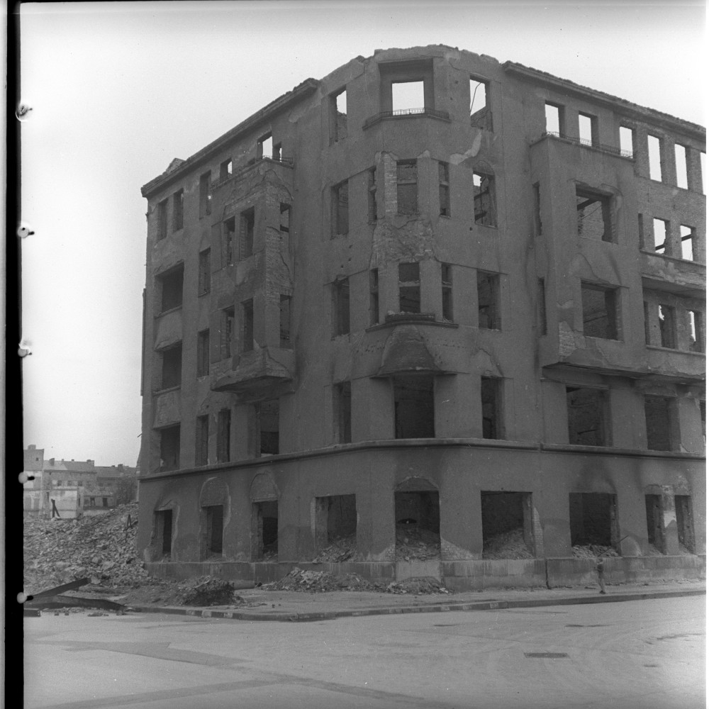 Negativ: Ruine, Frobenstraße 3, 1950 (Museen Tempelhof-Schöneberg/Herwarth Staudt CC BY-NC-SA)