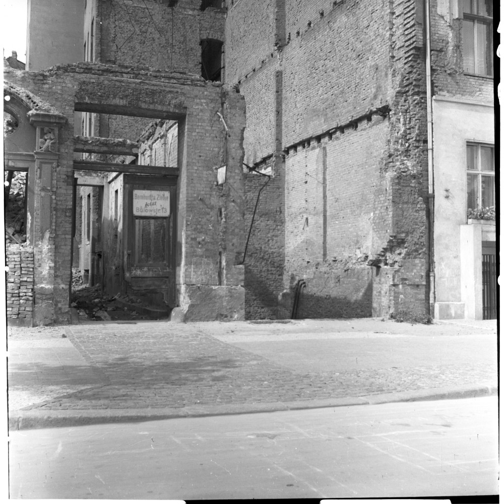 Negativ: Ruine, Frobenstraße 6, 1952 (Museen Tempelhof-Schöneberg/Herwarth Staudt CC BY-NC-SA)