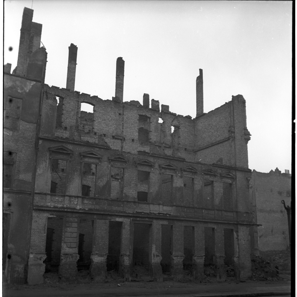 Negativ: Ruine, Frobenstraße 8, 1950 (Museen Tempelhof-Schöneberg/Herwarth Staudt CC BY-NC-SA)