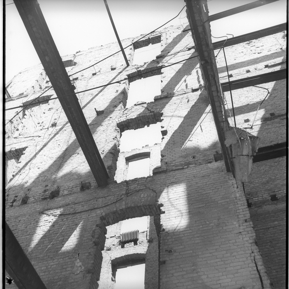 Negativ: Ruine, Geisbergstraße 2, 1951 (Museen Tempelhof-Schöneberg/Herwarth Staudt CC BY-NC-SA)