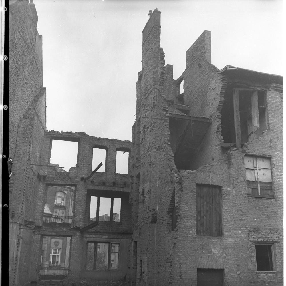 Negativ: Ruine, Geneststraße 9, 1950 (Museen Tempelhof-Schöneberg/Herwarth Staudt CC BY-NC-SA)