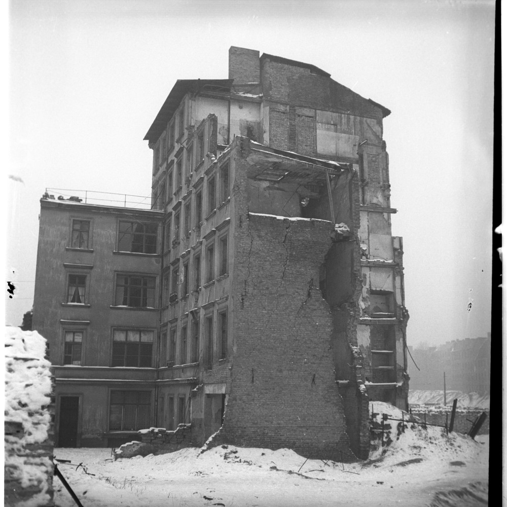 Negativ: Ruine, Gleditschstraße 19, 1950 (Museen Tempelhof-Schöneberg/Herwarth Staudt CC BY-NC-SA)