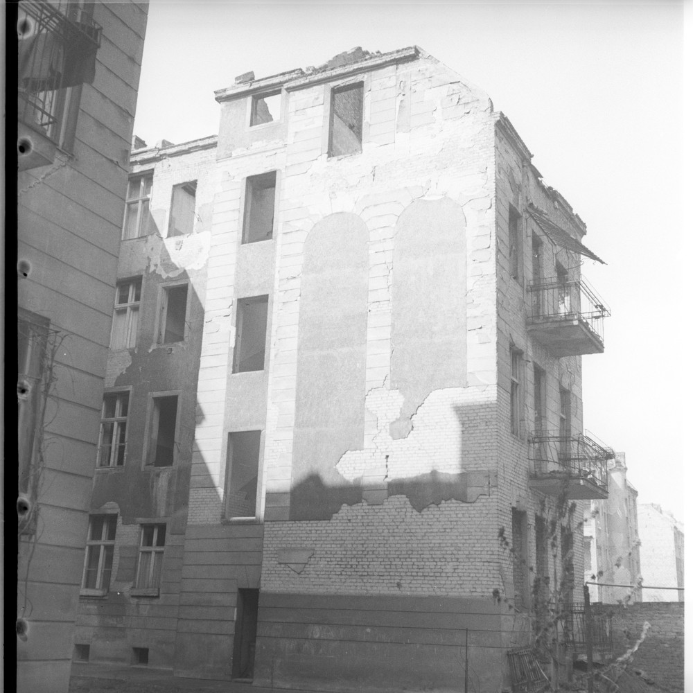 Negativ: Ruine, Görresstraße 10, 1951 (Museen Tempelhof-Schöneberg/Herwarth Staudt CC BY-NC-SA)