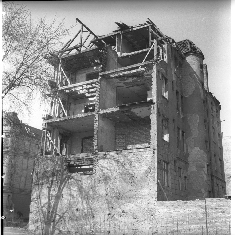 Negativ: Ruine, Görresstraße 18, 1951 (Museen Tempelhof-Schöneberg/Herwarth Staudt CC BY-NC-SA)