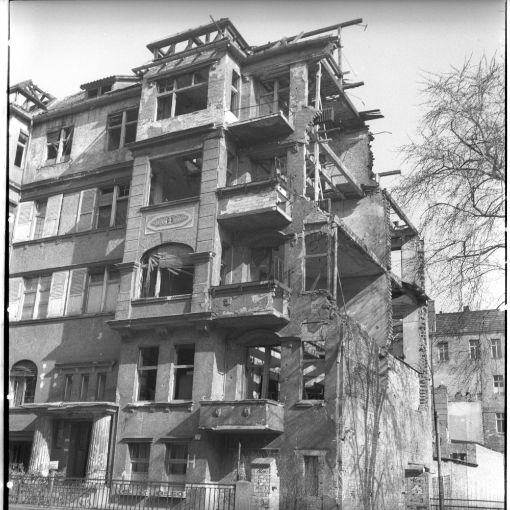 Negativ: Ruine, Görresstraße 18, 1951 (Museen Tempelhof-Schöneberg/Herwarth Staudt CC BY-NC-SA)
