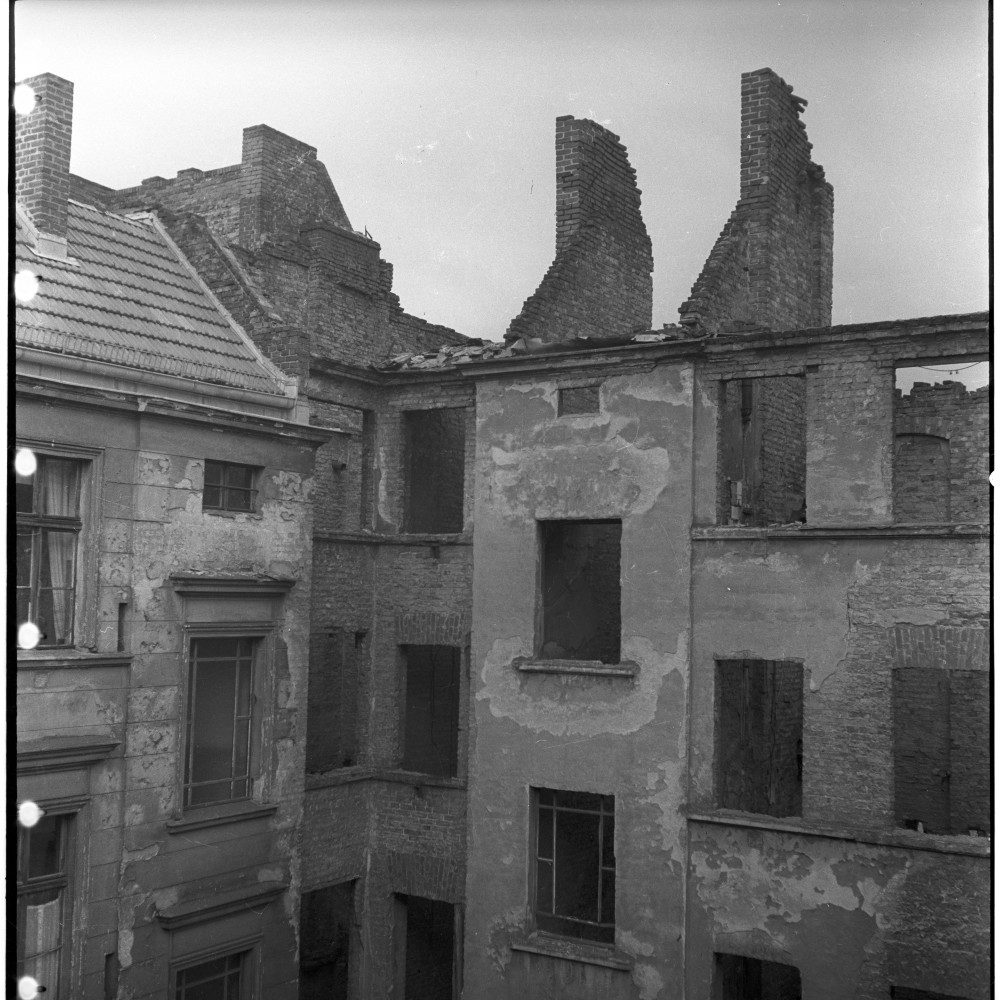 Negativ: Ruine, Goltzstraße 21, 1950 (Museen Tempelhof-Schöneberg/Herwarth Staudt CC BY-NC-SA)