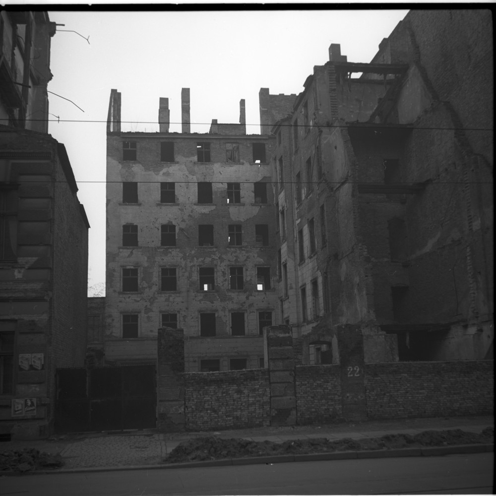 Negativ: Ruine, Goltzstraße 22, 1953 (Museen Tempelhof-Schöneberg/Herwarth Staudt CC BY-NC-SA)