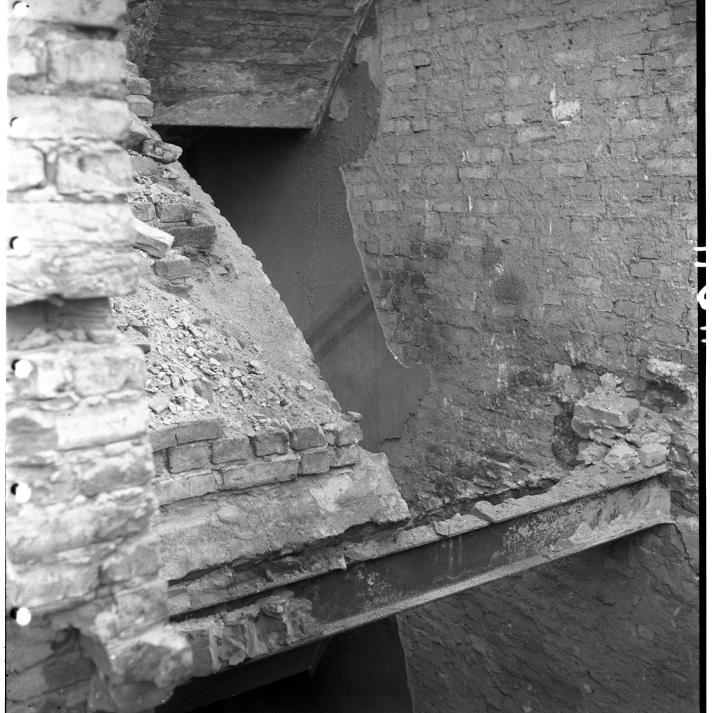 Negativ: Ruine, Goltzstraße 6, 1950 (Museen Tempelhof-Schöneberg/Herwarth Staudt CC BY-NC-SA)
