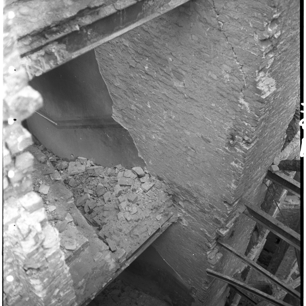 Negativ: Ruine, Goltzstraße 6, 1950 (Museen Tempelhof-Schöneberg/Herwarth Staudt CC BY-NC-SA)