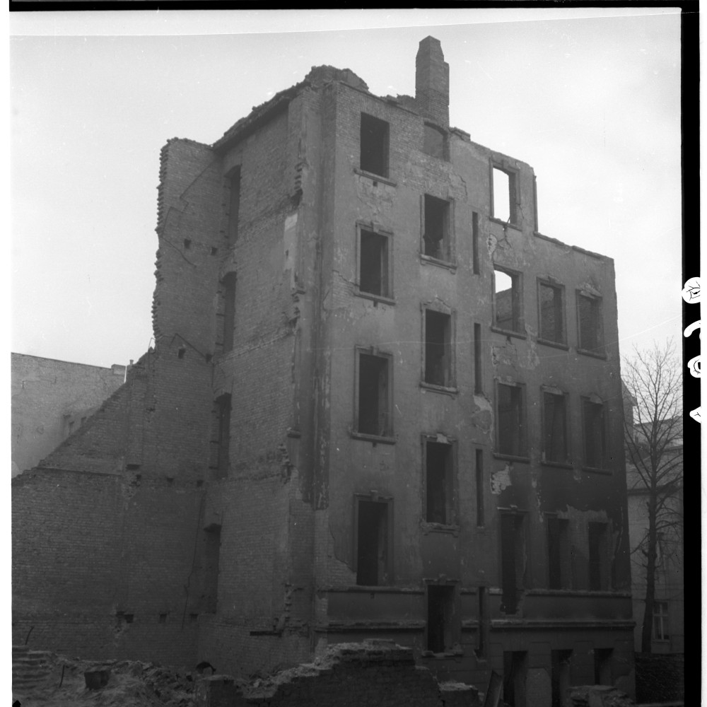 Negativ: Ruine, Gotenstraße 66, 1951 (Museen Tempelhof-Schöneberg/Herwarth Staudt CC BY-NC-SA)