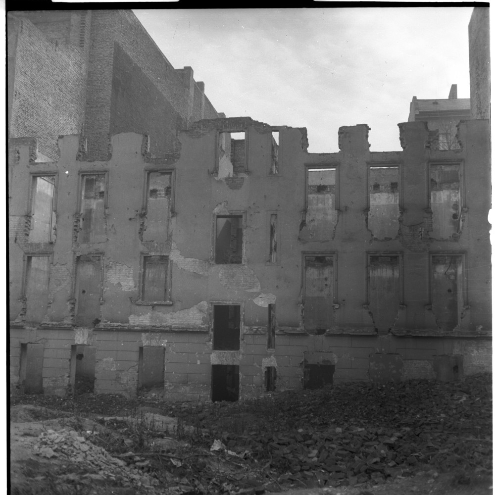 Negativ: Ruine, Gotenstraße 67, 1951 (Museen Tempelhof-Schöneberg/Herwarth Staudt CC BY-NC-SA)