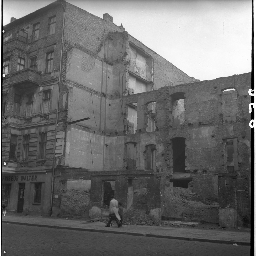 Negativ: Ruine, Gotenstraße 68, 1951 (Museen Tempelhof-Schöneberg/Herwarth Staudt CC BY-NC-SA)