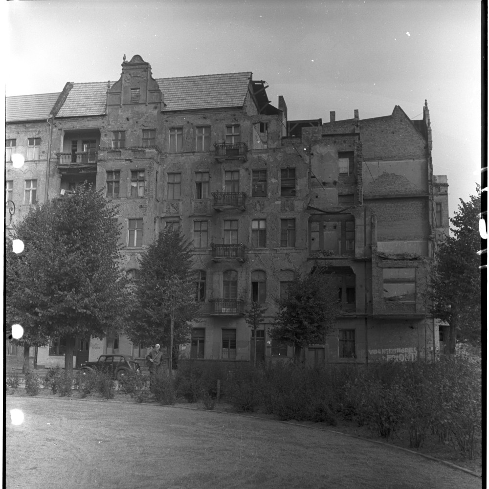 Negativ: Ruine, Gothaer Straße 15, 1950 (Museen Tempelhof-Schöneberg/Herwarth Staudt CC BY-NC-SA)