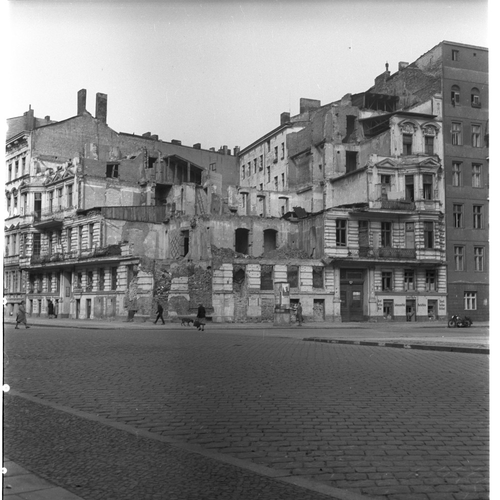 Negativ: Ruine, Großgörschenstraße 34, 1950 (Museen Tempelhof-Schöneberg/Herwarth Staudt CC BY-NC-SA)